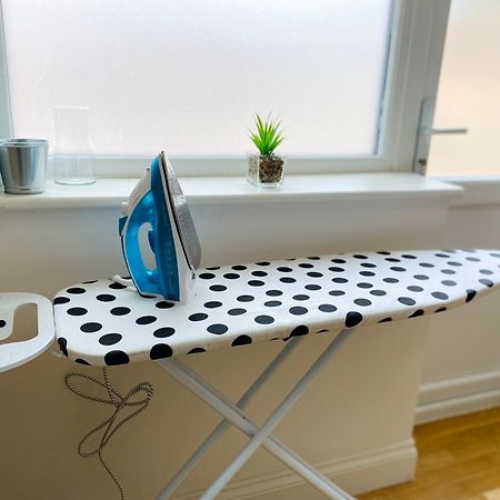 Modern 1-Bed Apt 30Min To Central London & Parking Εξωτερικό φωτογραφία
