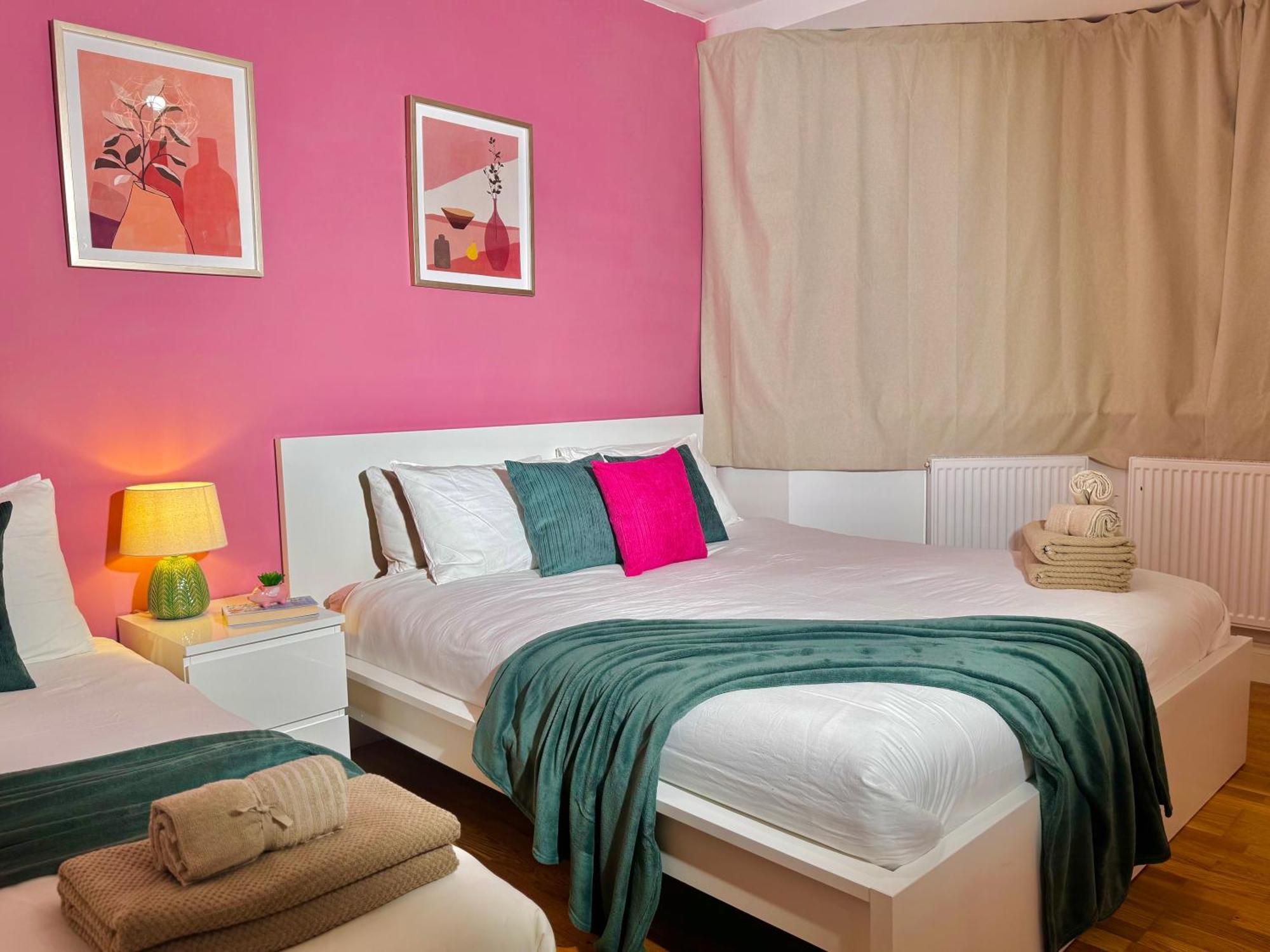 Modern 1-Bed Apt 30Min To Central London & Parking Εξωτερικό φωτογραφία