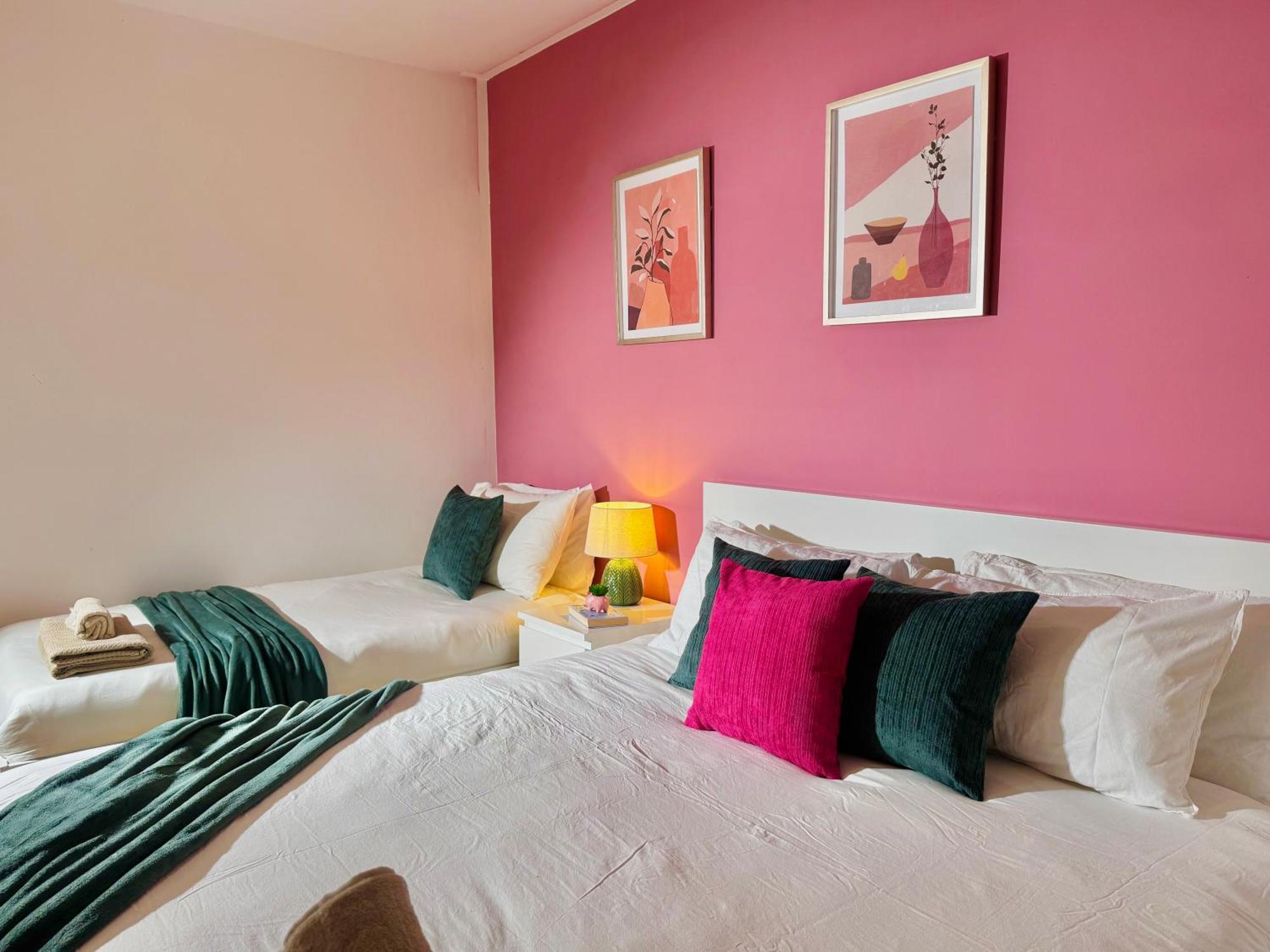 Modern 1-Bed Apt 30Min To Central London & Parking Εξωτερικό φωτογραφία