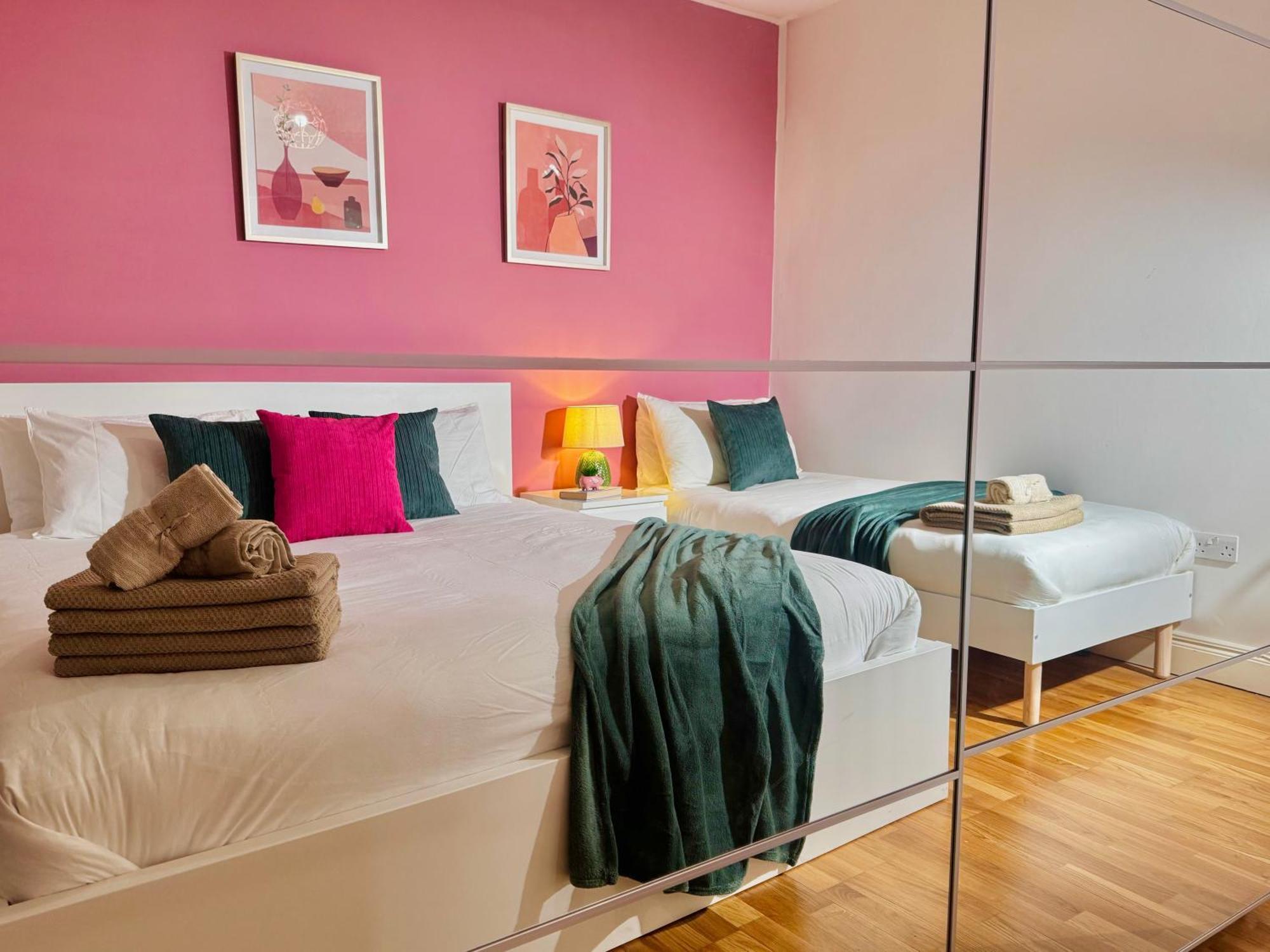 Modern 1-Bed Apt 30Min To Central London & Parking Εξωτερικό φωτογραφία
