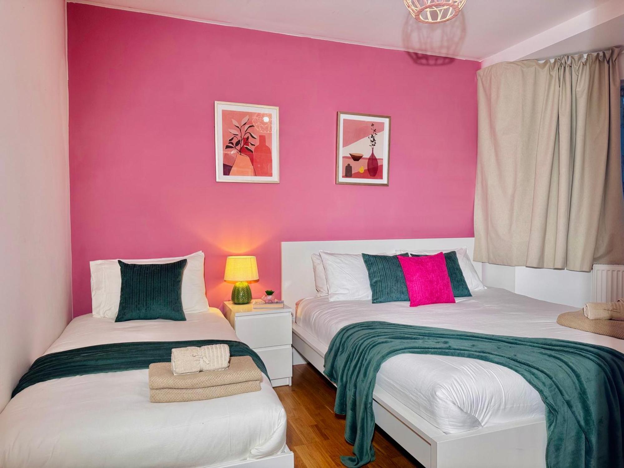 Modern 1-Bed Apt 30Min To Central London & Parking Εξωτερικό φωτογραφία