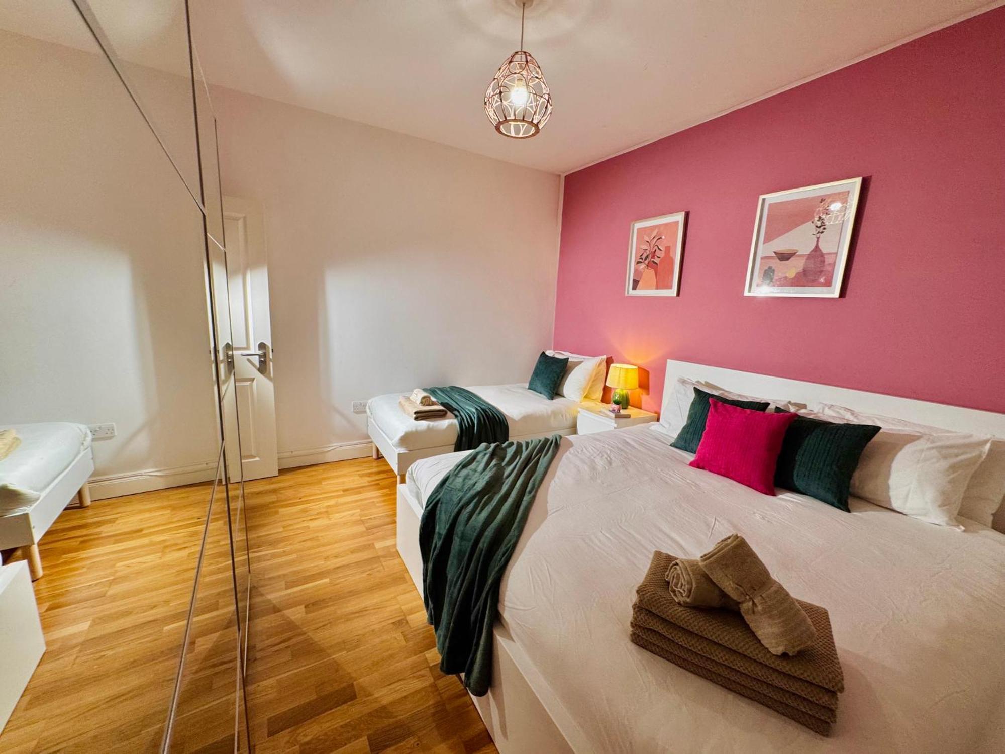 Modern 1-Bed Apt 30Min To Central London & Parking Εξωτερικό φωτογραφία
