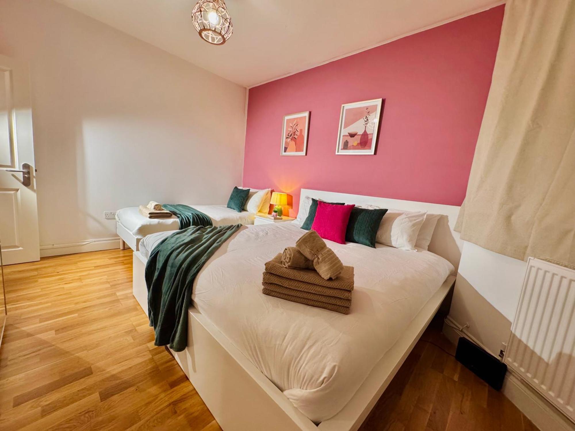 Modern 1-Bed Apt 30Min To Central London & Parking Εξωτερικό φωτογραφία