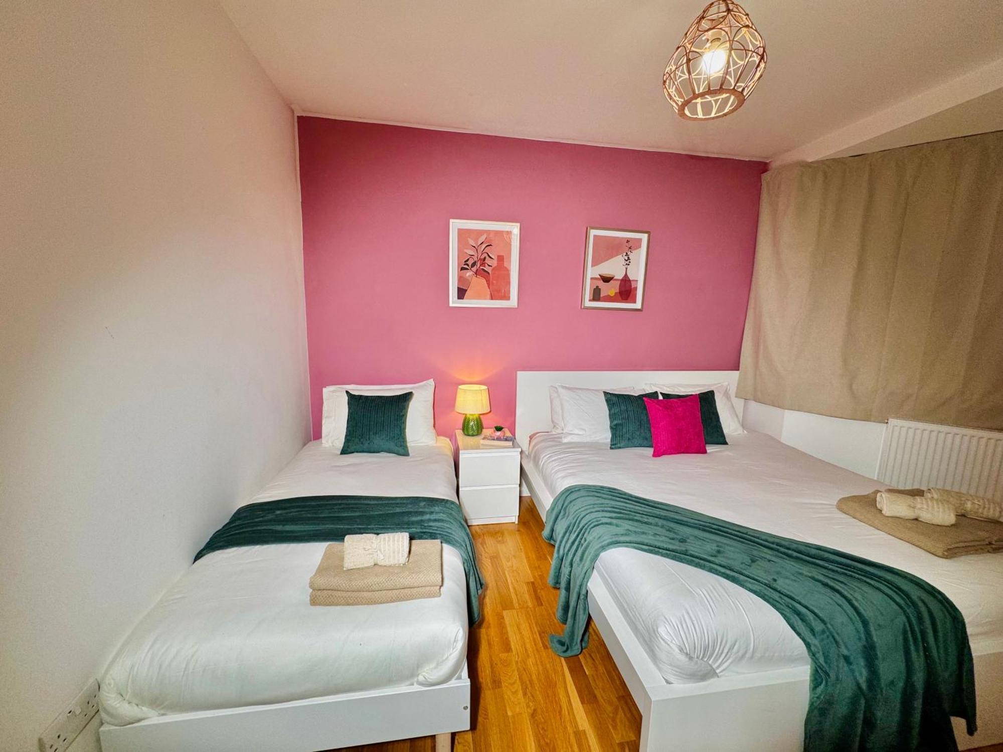 Modern 1-Bed Apt 30Min To Central London & Parking Εξωτερικό φωτογραφία