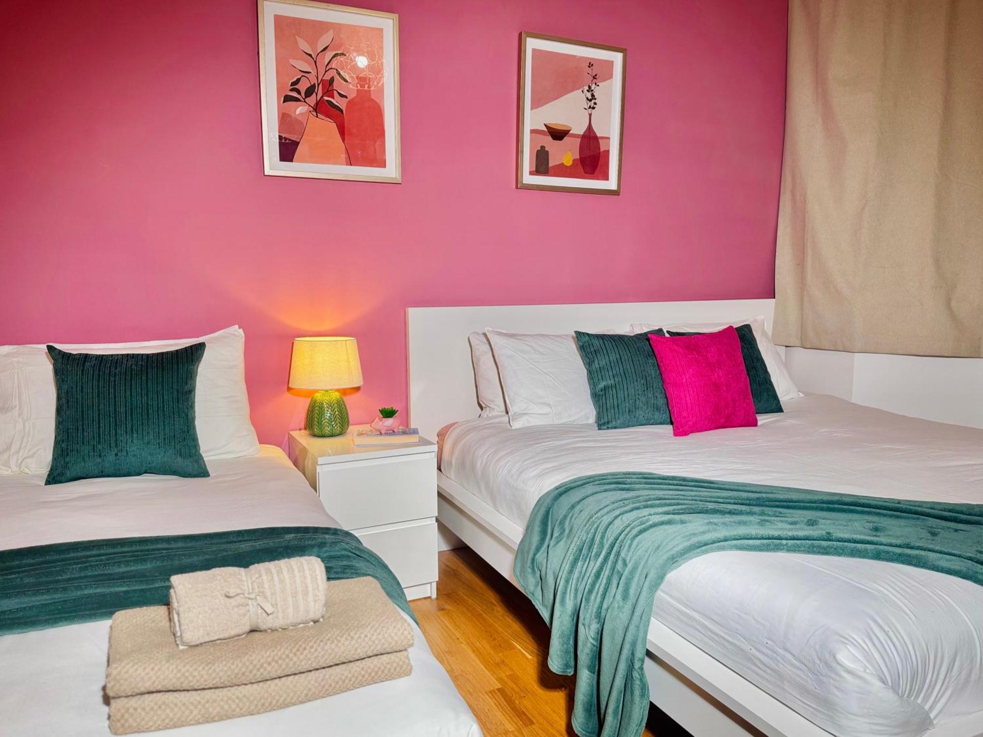 Modern 1-Bed Apt 30Min To Central London & Parking Εξωτερικό φωτογραφία