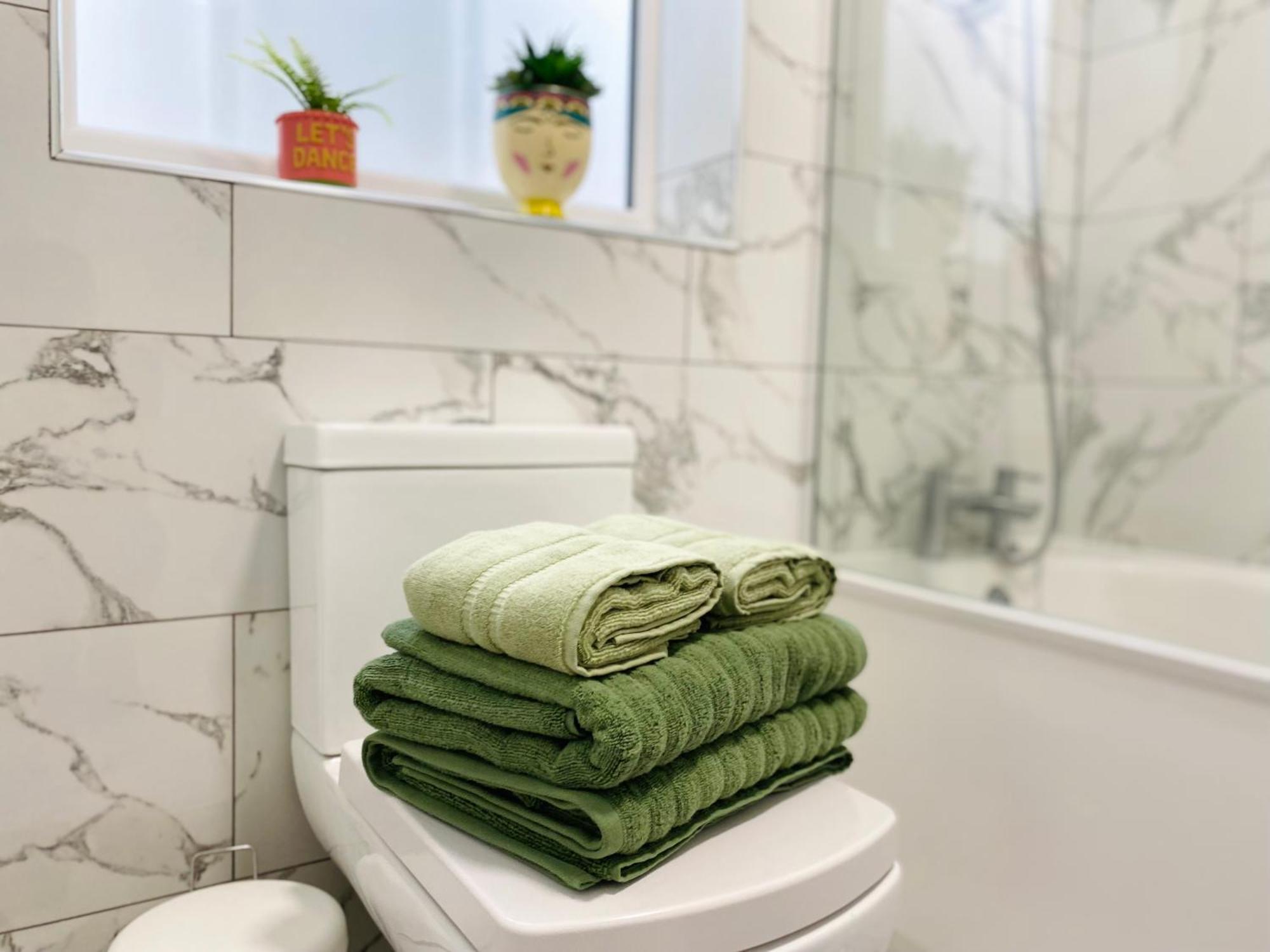 Modern 1-Bed Apt 30Min To Central London & Parking Εξωτερικό φωτογραφία