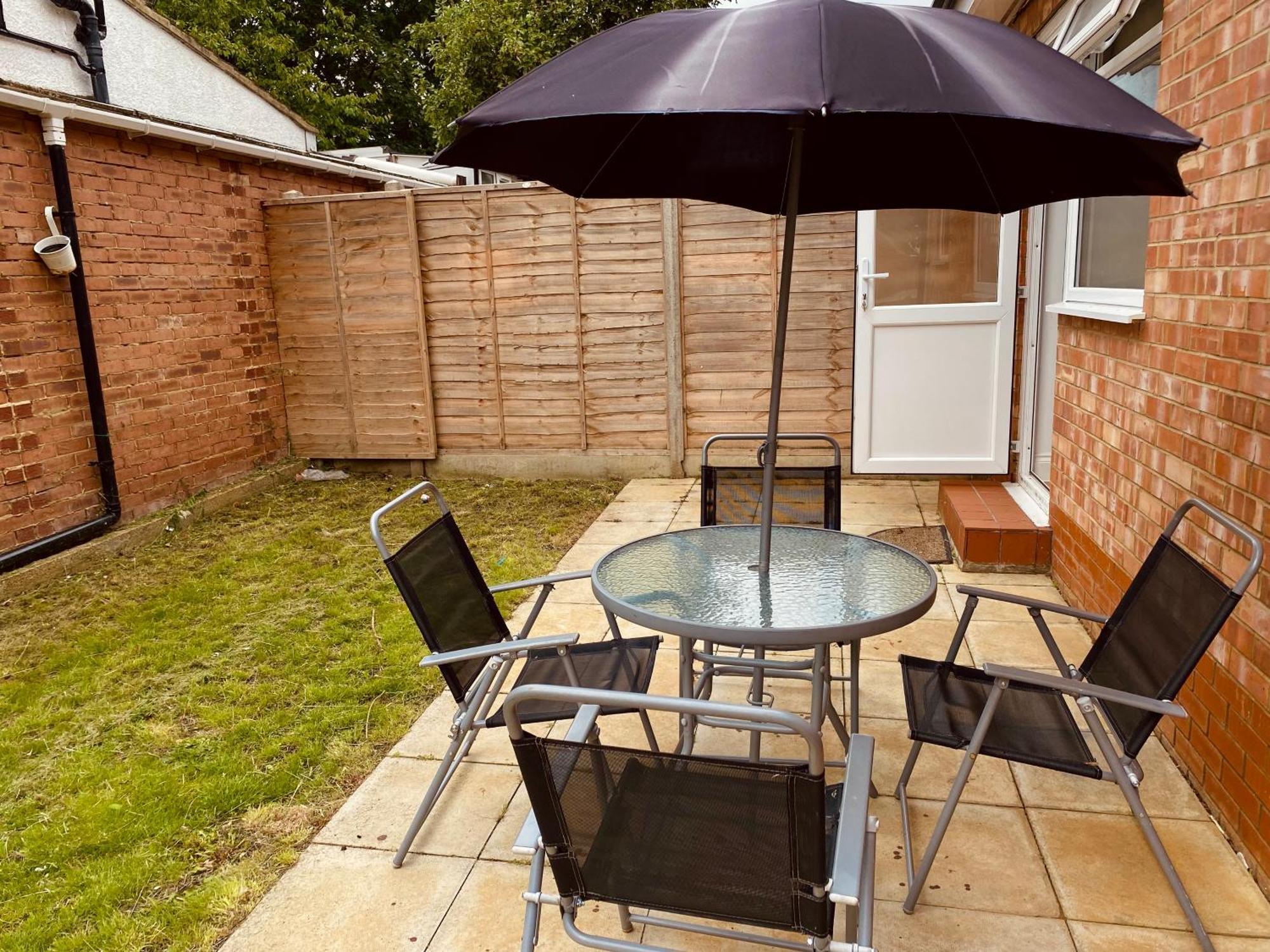 Modern 1-Bed Apt 30Min To Central London & Parking Εξωτερικό φωτογραφία