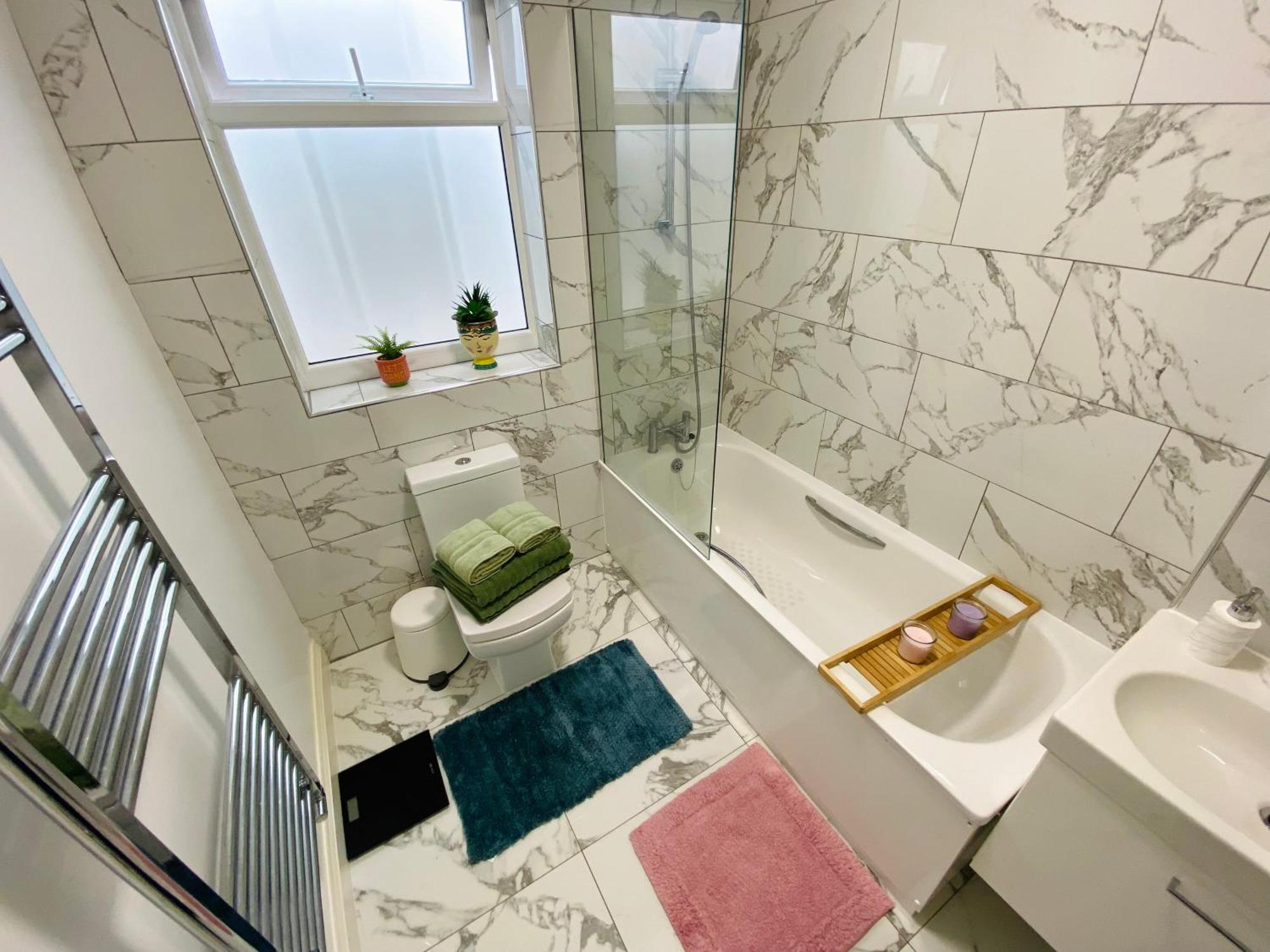 Modern 1-Bed Apt 30Min To Central London & Parking Εξωτερικό φωτογραφία