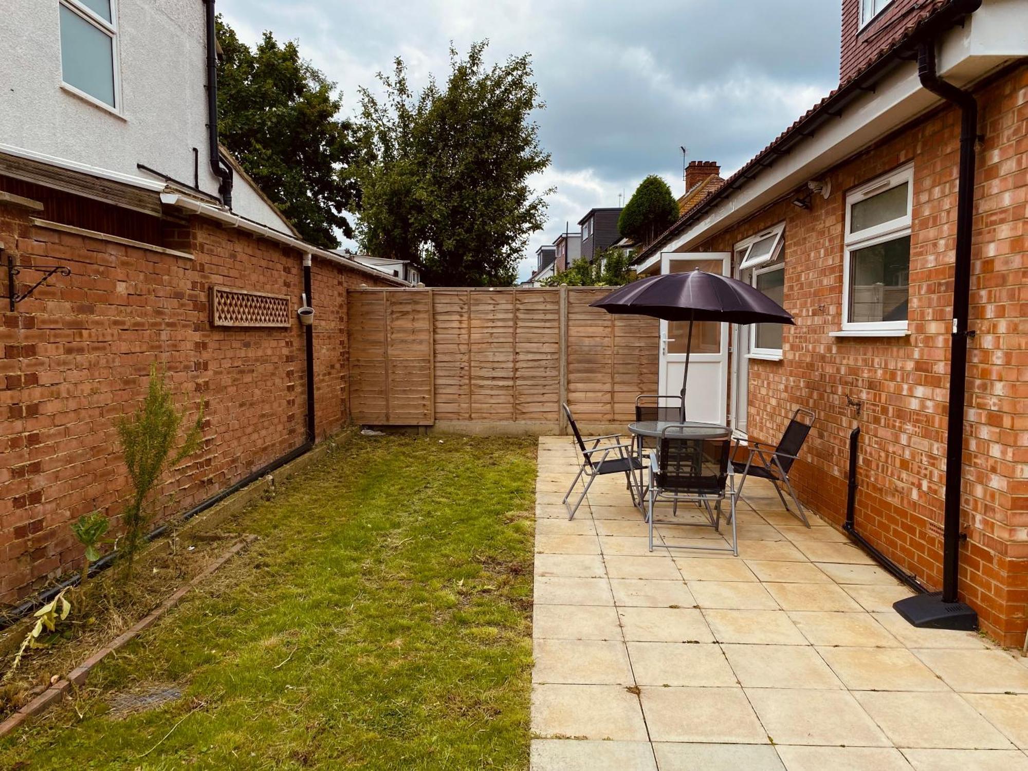 Modern 1-Bed Apt 30Min To Central London & Parking Εξωτερικό φωτογραφία