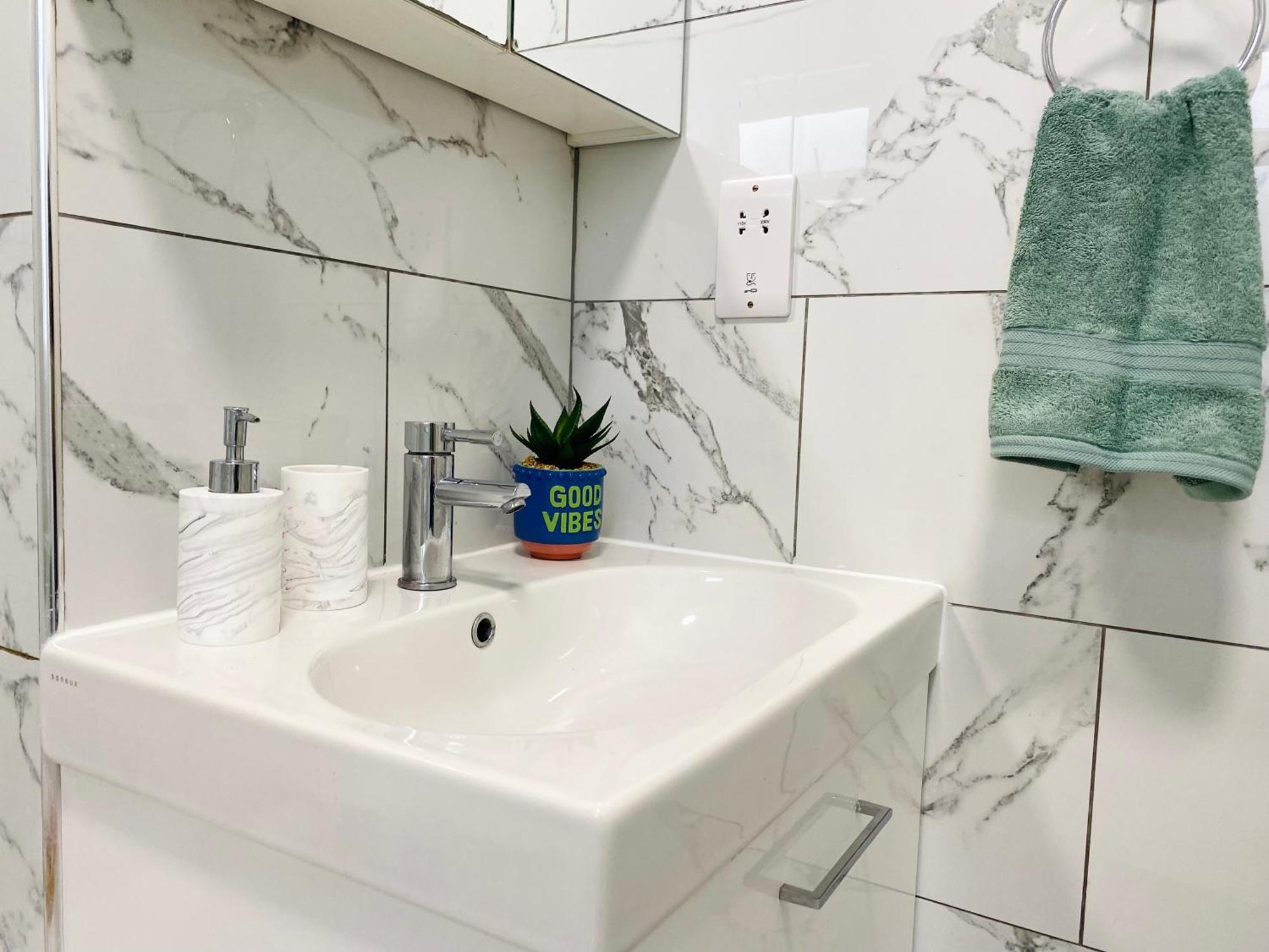 Modern 1-Bed Apt 30Min To Central London & Parking Εξωτερικό φωτογραφία