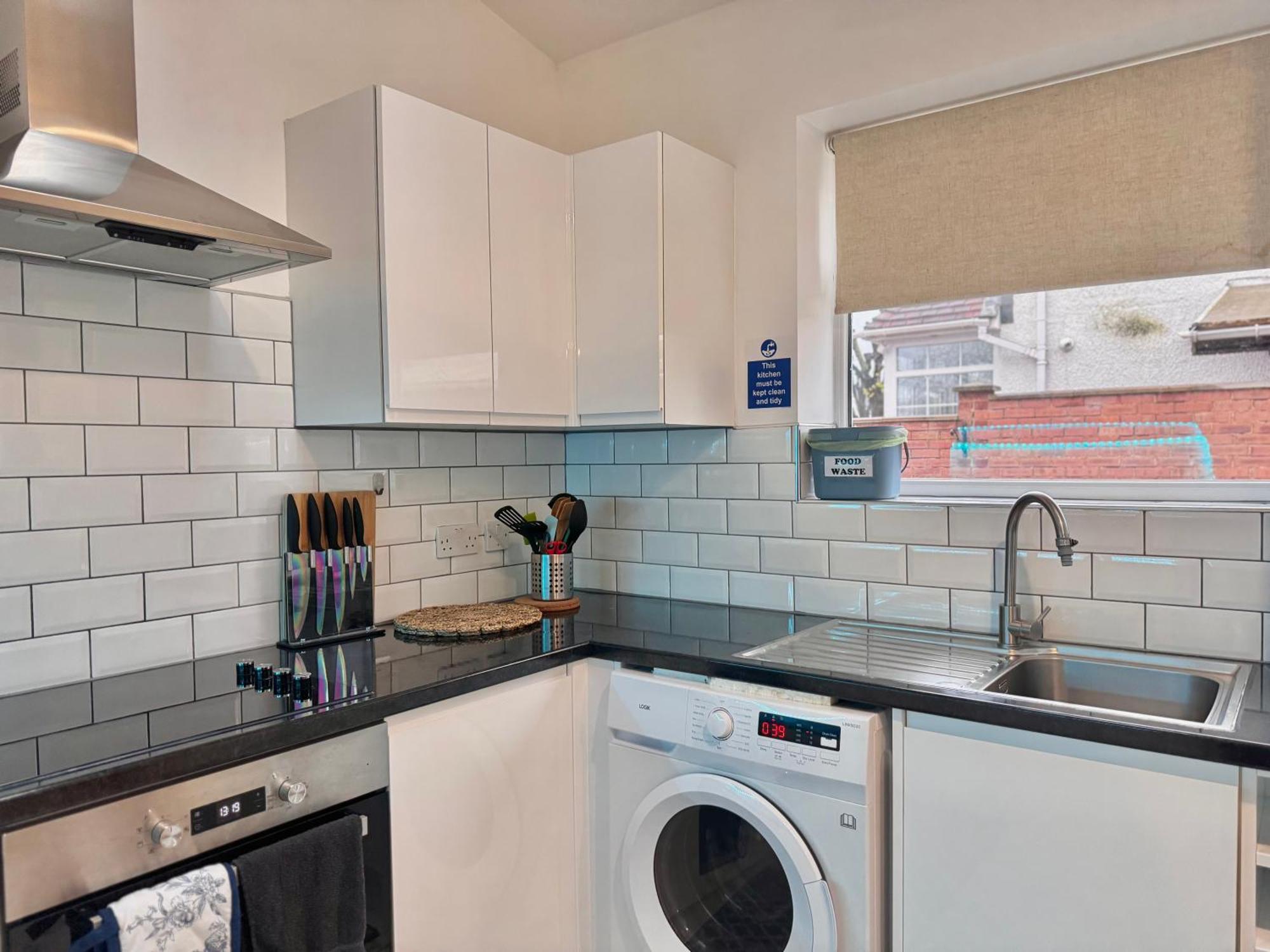 Modern 1-Bed Apt 30Min To Central London & Parking Εξωτερικό φωτογραφία