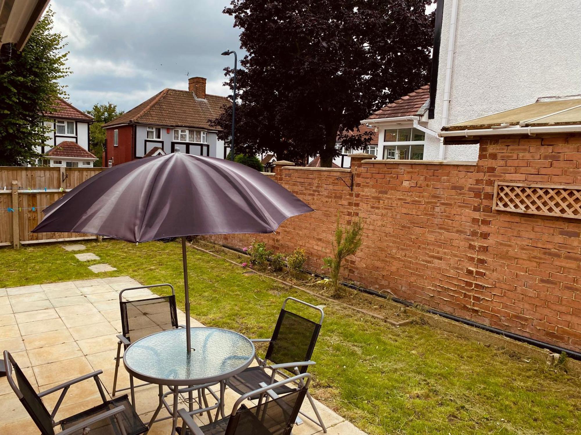 Modern 1-Bed Apt 30Min To Central London & Parking Εξωτερικό φωτογραφία
